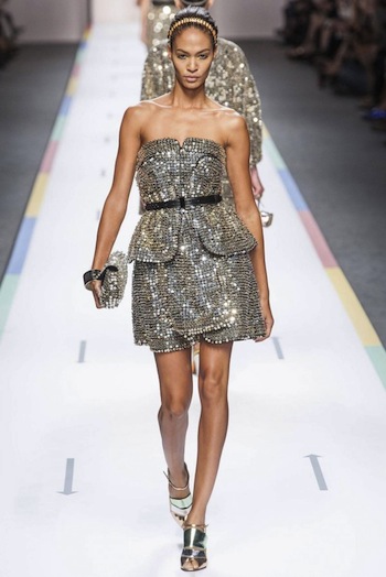 beyonce gold fringe dress15 Knockout New Years Eve Outfit Ideas  Inspired by Beyonce EeT0RUfw