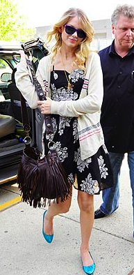 fringe bag and bootsWhats The Hottest Purse Trend For Your Favorite Disney ghJpC8Ar