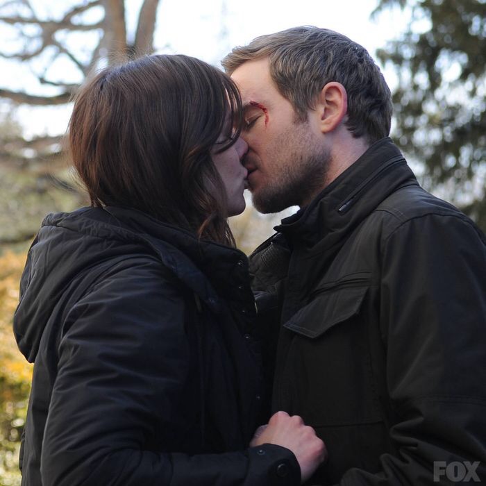 who picked up the twins in the following finaleThe Following     S2 Finale     Forgive TVWidow TQKDUuIH